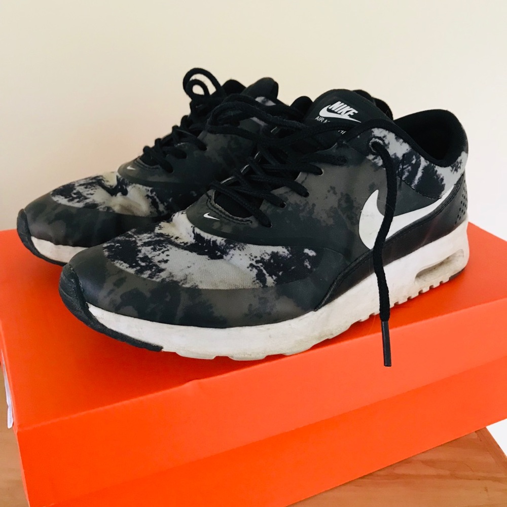Nike Thea Cross training sneakers